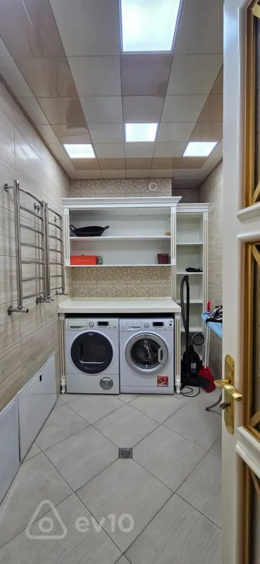 Kirayə verilir 4 otaqlı yeni tikili 210 m²