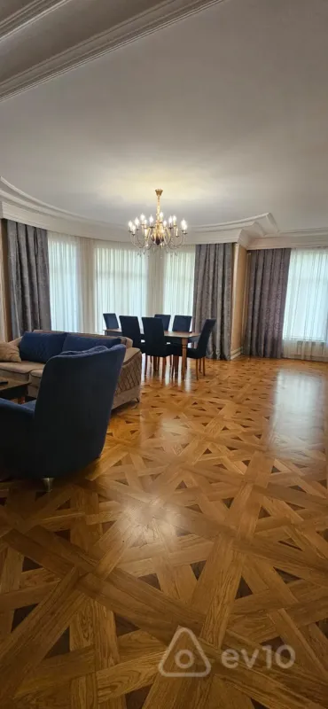 Kirayə verilir 4 otaqlı yeni tikili 210 m²