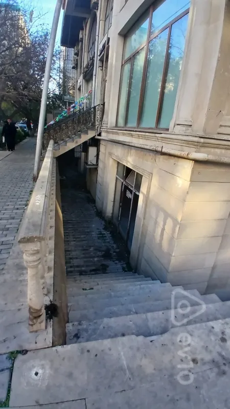 Satılır mənzil 200 m²