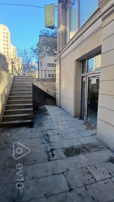 Satılır mənzil 200 m²