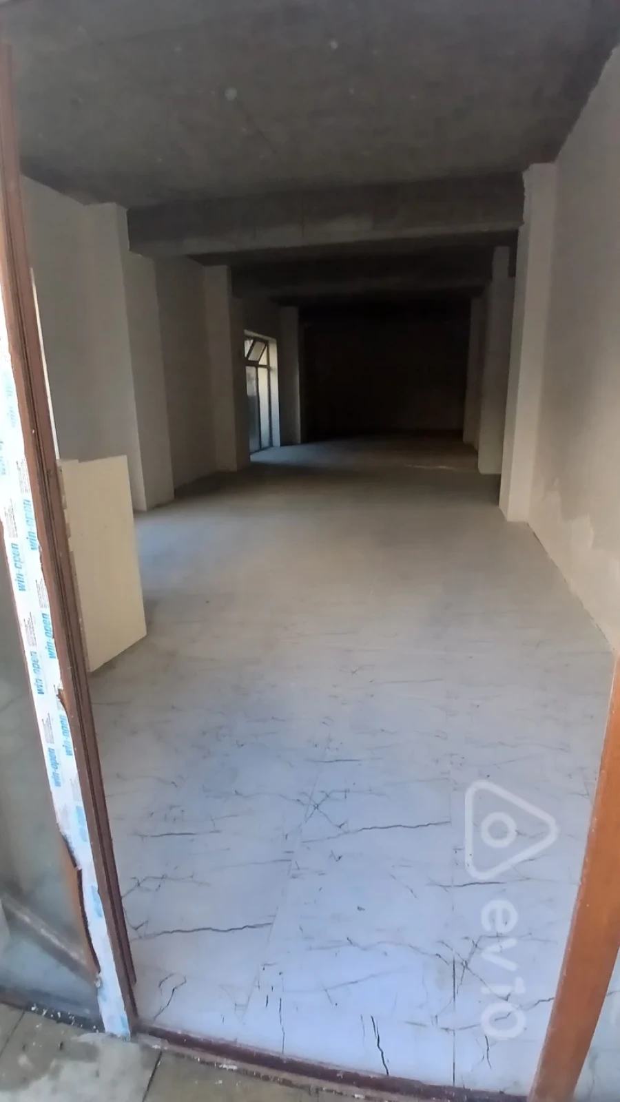 Satılır mənzil 200 m²