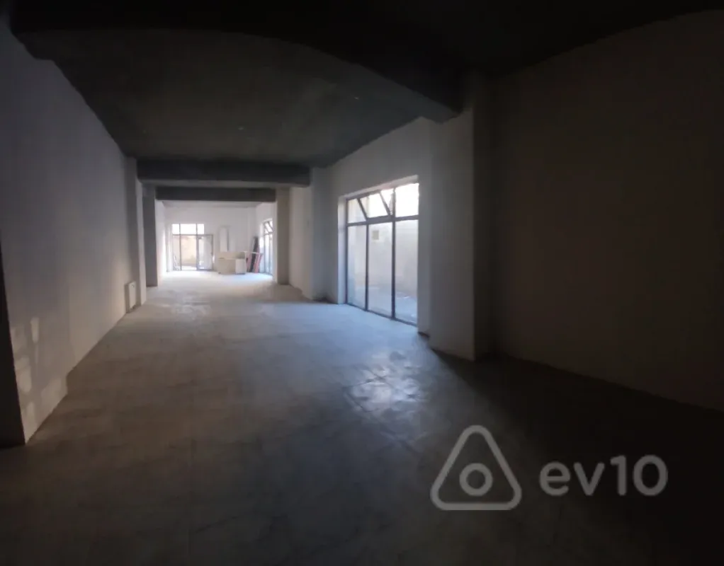 Satılır mənzil 200 m²