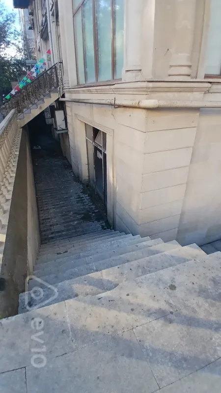 Satılır mənzil 200 m²