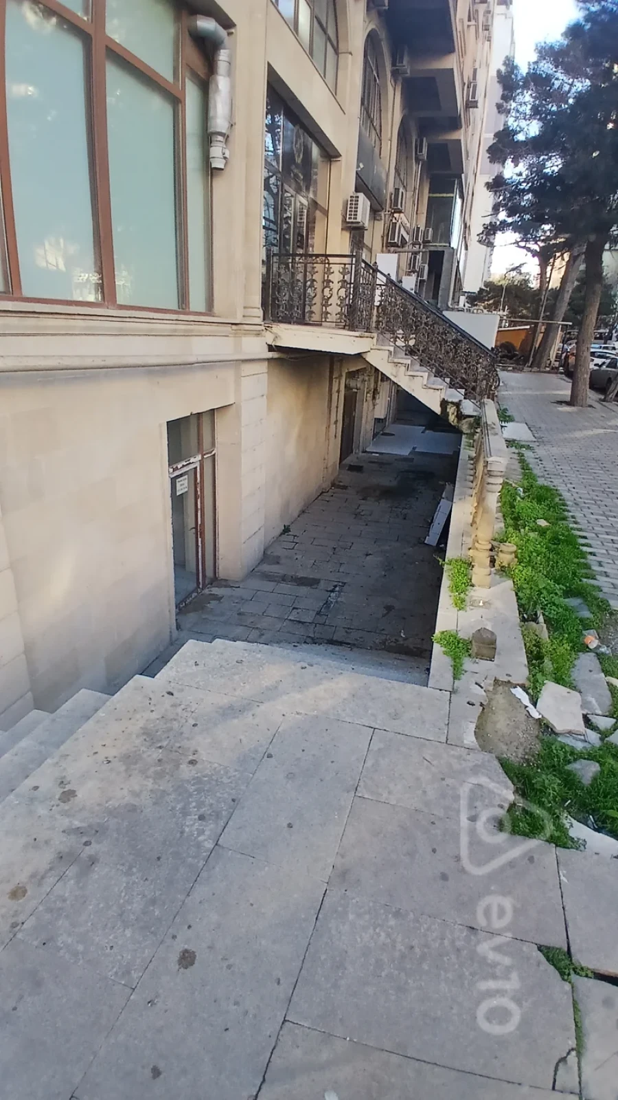 Satılır mənzil 200 m²