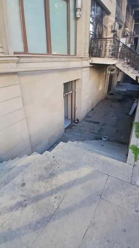 Satılır mənzil 200 m²