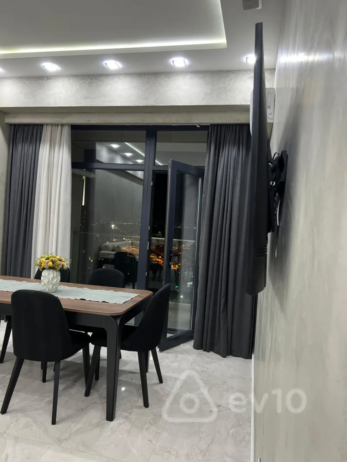 Kirayə verilir 2 otaqlı yeni tikili 70 m²