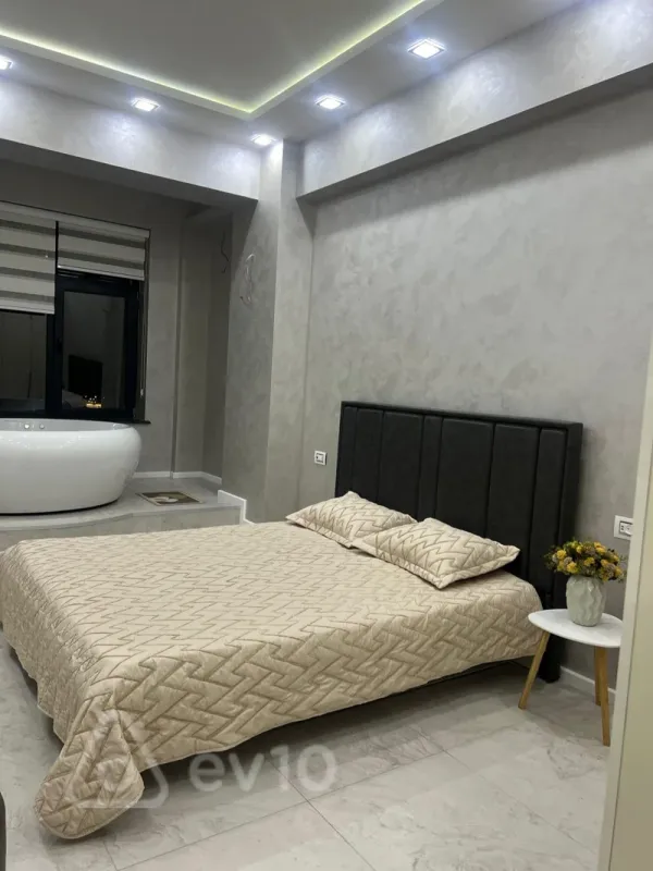 Kirayə verilir 2 otaqlı yeni tikili 70 m²