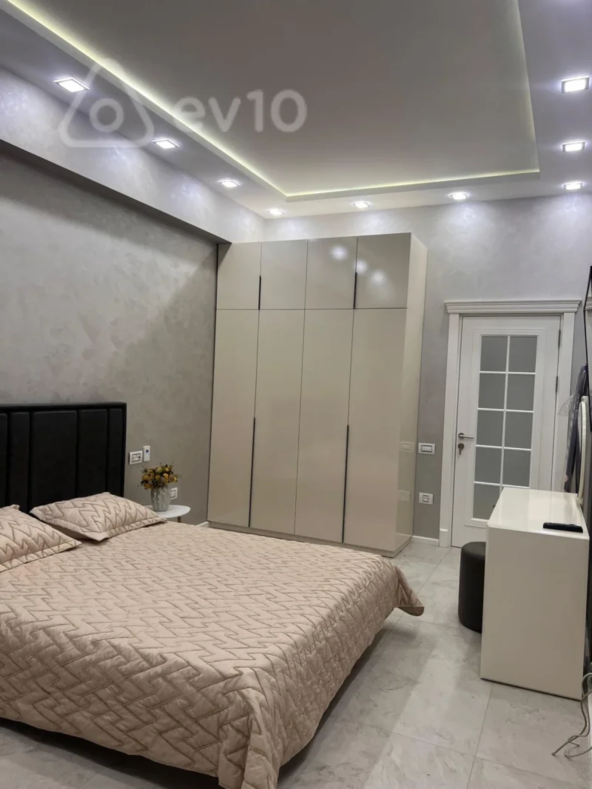 Kirayə verilir 2 otaqlı yeni tikili 70 m²
