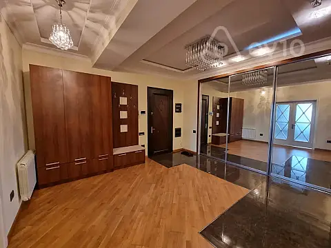 Kirayə verilir 3 otaqlı yeni tikili 175 m²