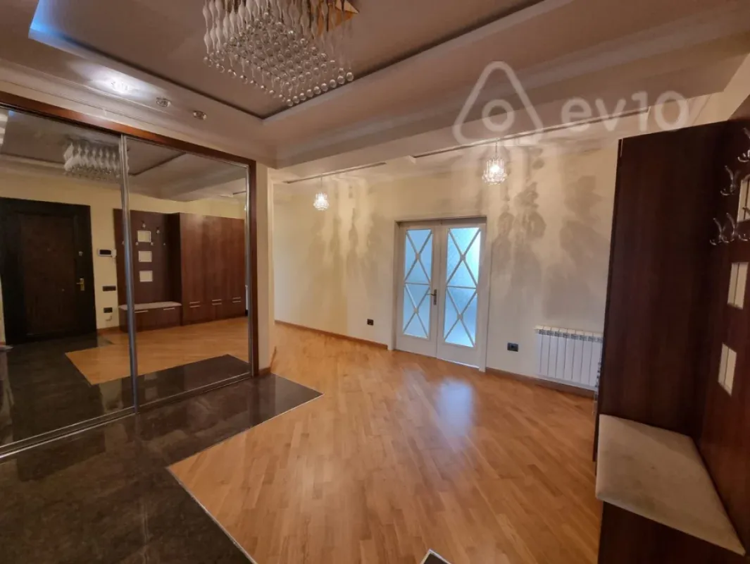 Kirayə verilir 3 otaqlı yeni tikili 175 m²