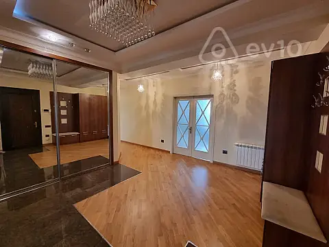Kirayə verilir 3 otaqlı yeni tikili 175 m²