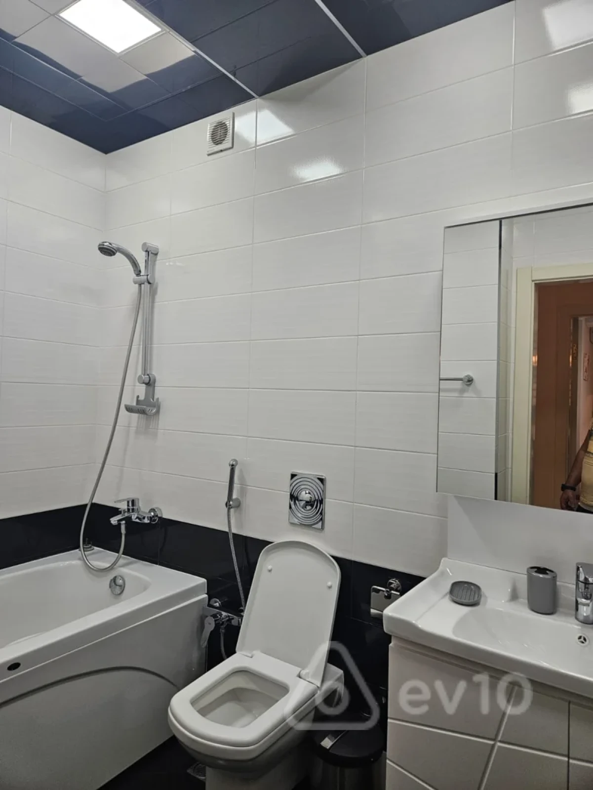 Kirayə verilir 3 otaqlı yeni tikili 175 m²