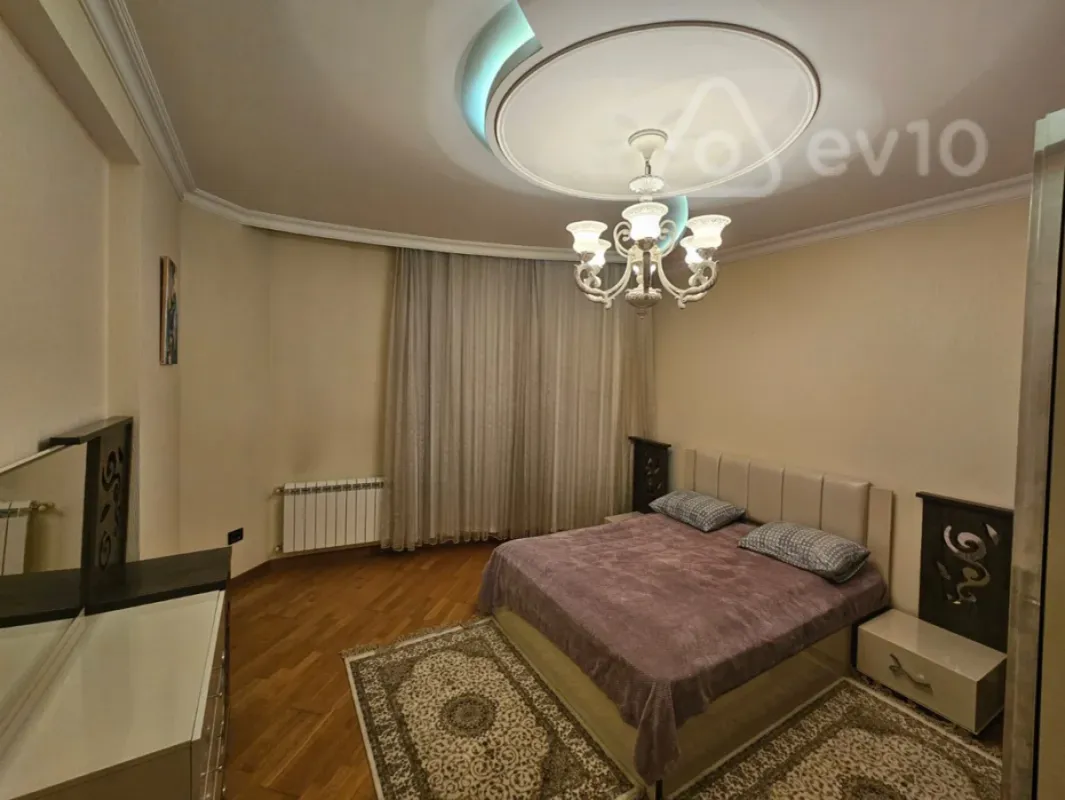 Kirayə verilir 3 otaqlı yeni tikili 175 m²