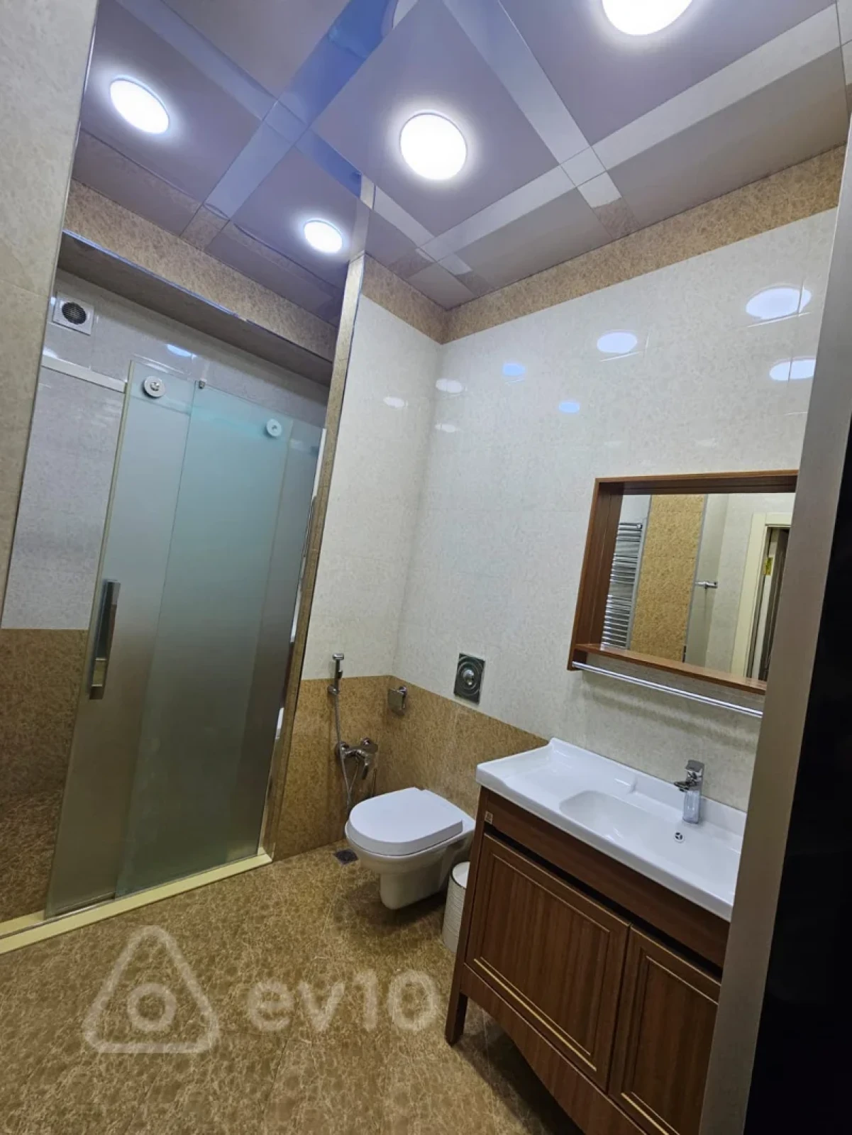 Kirayə verilir 3 otaqlı yeni tikili 175 m²