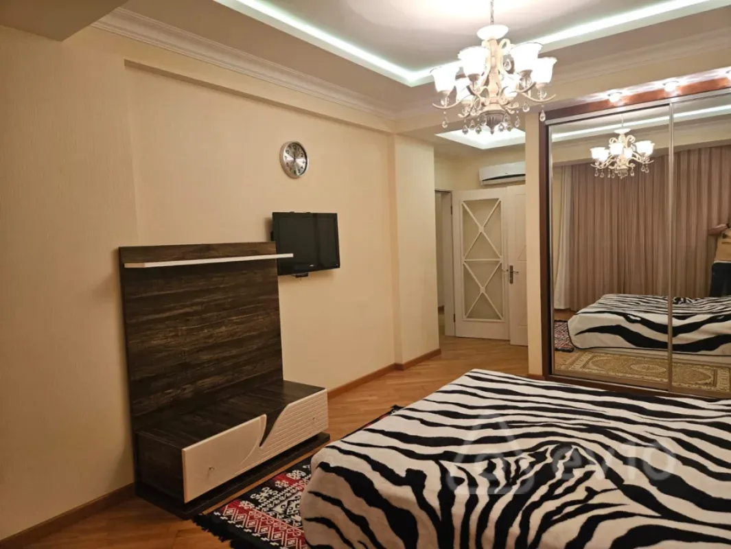 Kirayə verilir 3 otaqlı yeni tikili 175 m²