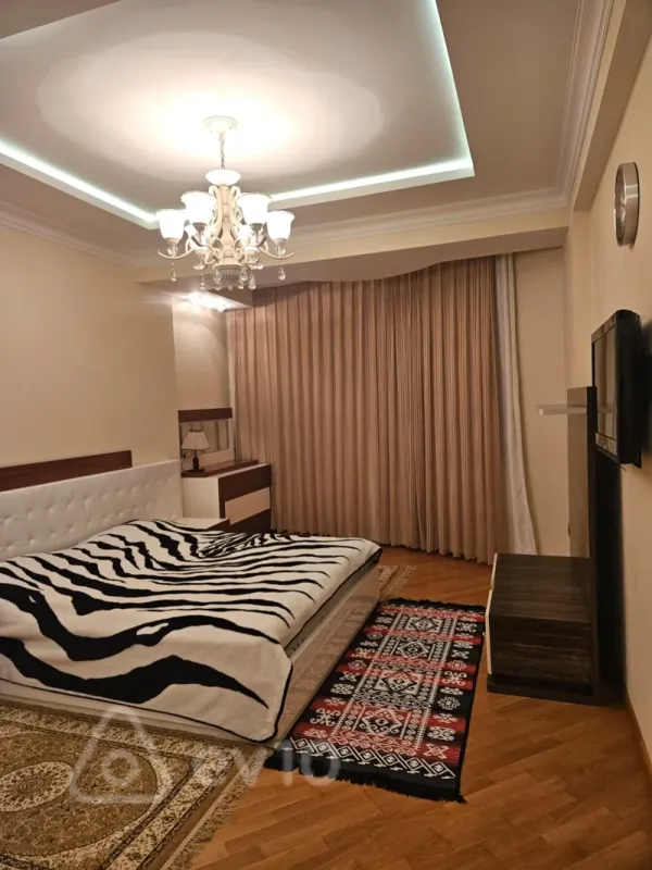 Kirayə verilir 3 otaqlı yeni tikili 175 m²