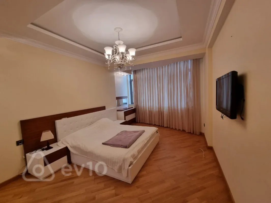 Kirayə verilir 3 otaqlı yeni tikili 175 m²