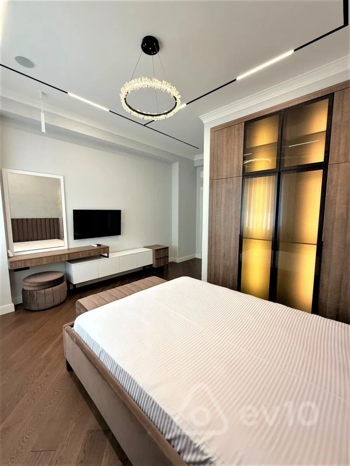 Kirayə verilir 3 otaqlı yeni tikili 170 m²