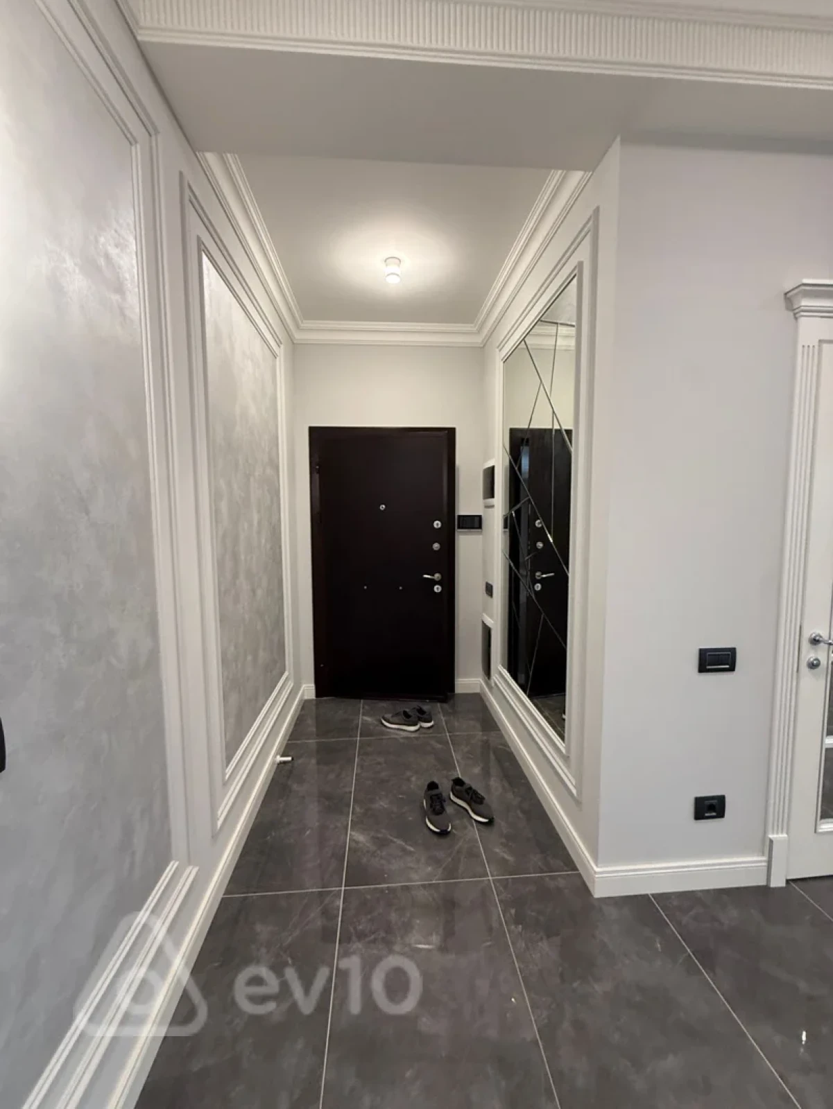 Kirayə verilir 3 otaqlı yeni tikili 170 m²