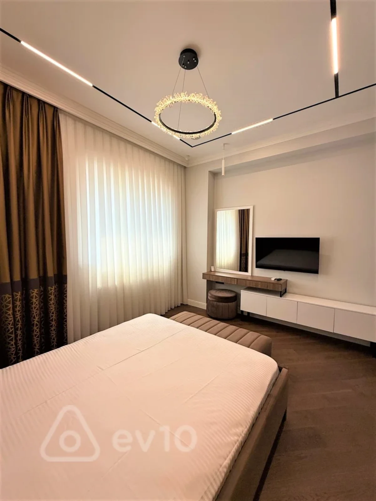 Kirayə verilir 3 otaqlı yeni tikili 170 m²