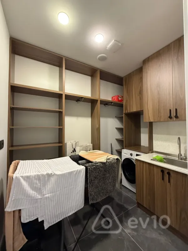 Kirayə verilir 3 otaqlı yeni tikili 170 m²