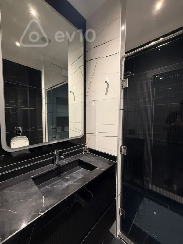 Kirayə verilir 3 otaqlı yeni tikili 170 m²