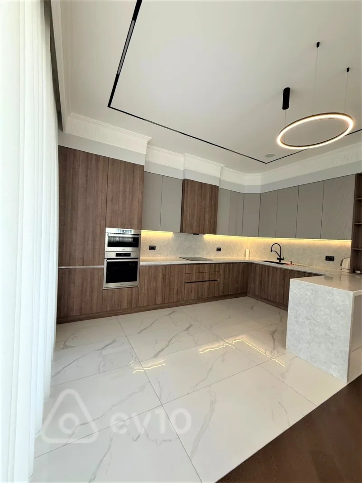 Kirayə verilir 3 otaqlı yeni tikili 170 m²