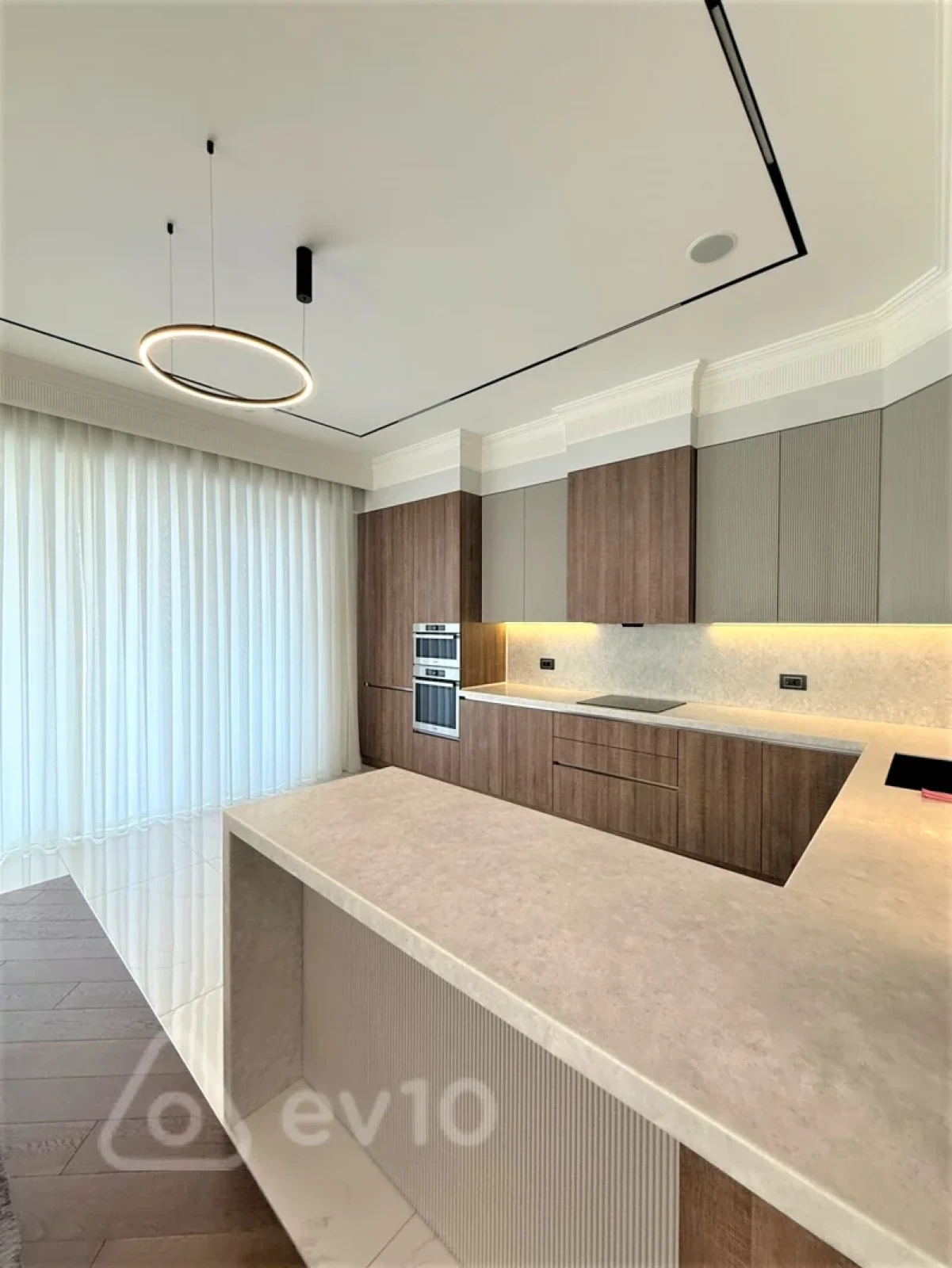 Kirayə verilir 3 otaqlı yeni tikili 170 m²