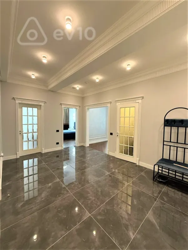 Kirayə verilir 3 otaqlı yeni tikili 170 m²