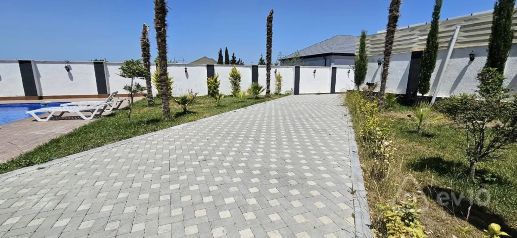 Satılır 4 otaqlı həyət evi 200 m²