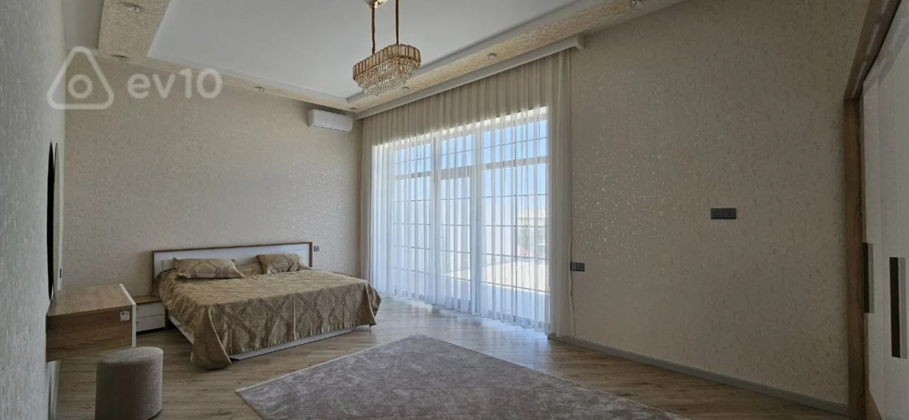 Satılır 4 otaqlı həyət evi 200 m²