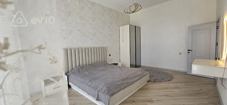 Satılır 4 otaqlı həyət evi 200 m²