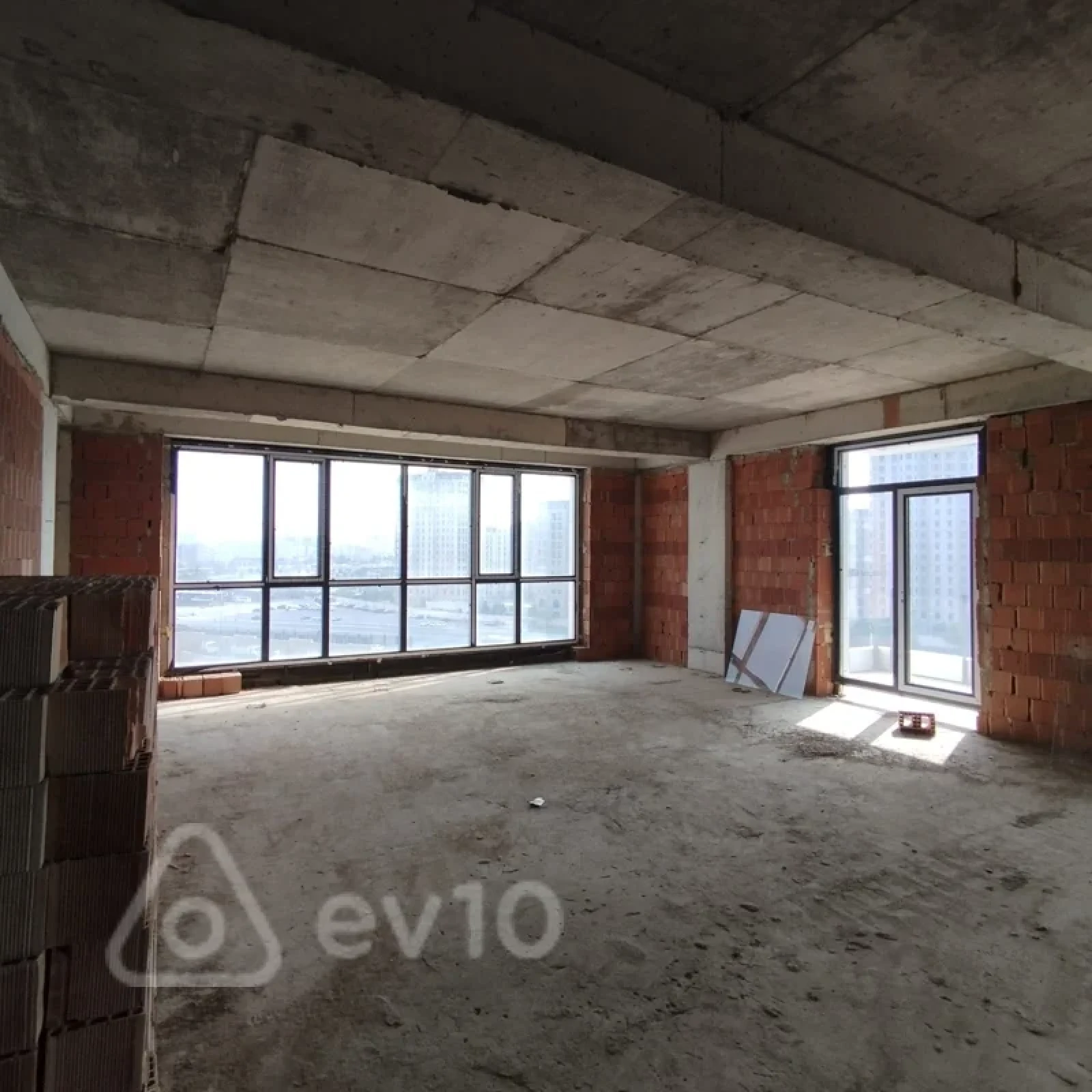 Satılır 3 otaqlı yeni tikili 145.5 m²