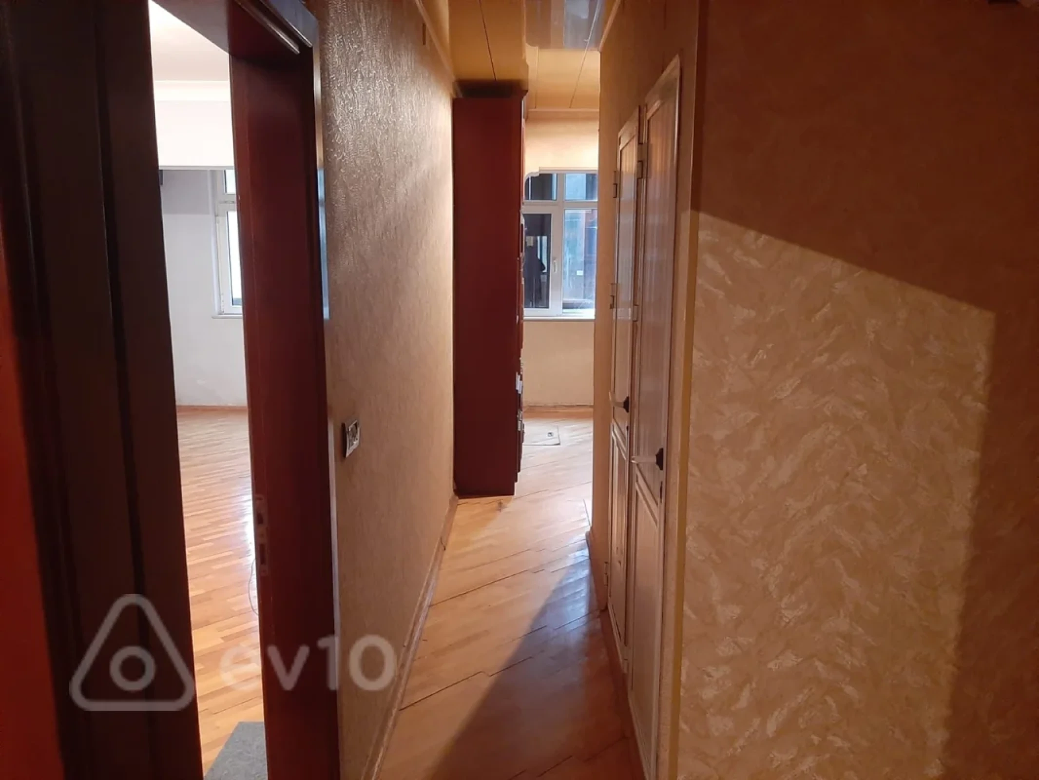 Satılır 4 otaqlı köhnə tikili 100 m²