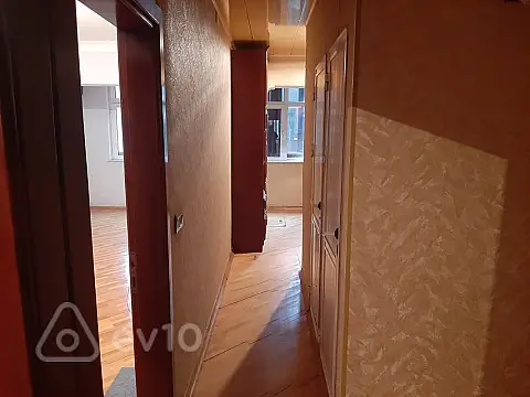 Satılır 4 otaqlı köhnə tikili 100 m²