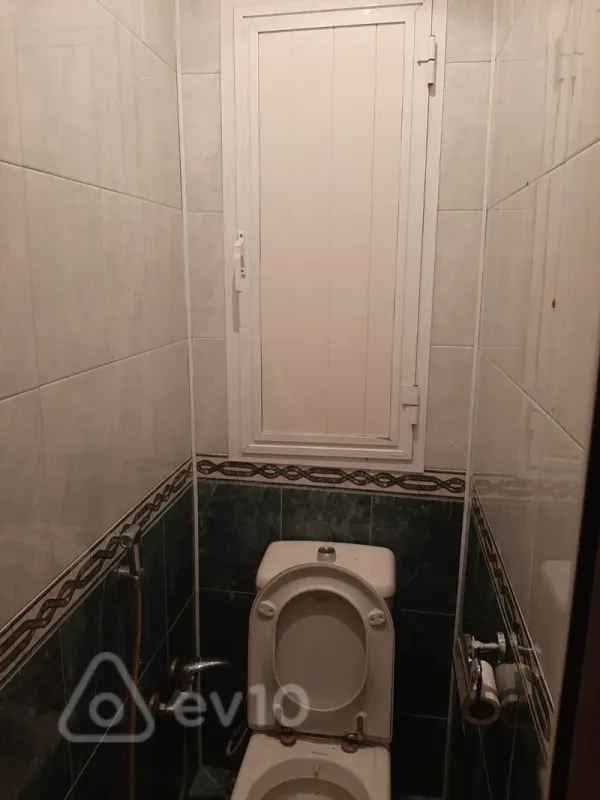 Satılır 4 otaqlı köhnə tikili 100 m²