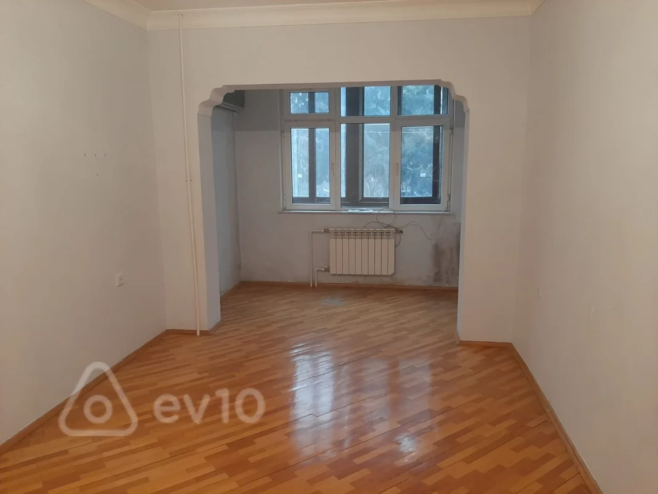 Satılır 4 otaqlı köhnə tikili 100 m²