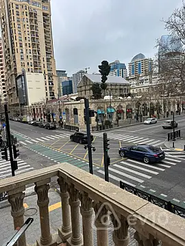 Kirayə verilir 3 otaqlı köhnə tikili 90 m² — Bakı, Səbail 3 otaq 90.00 m²