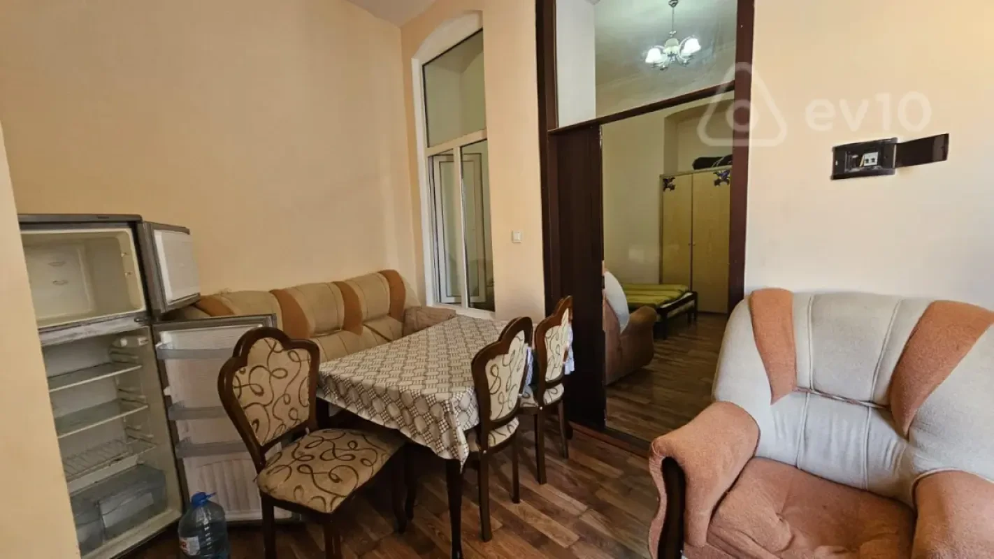 Kirayə verilir 2 otaqlı köhnə tikili 40 m²