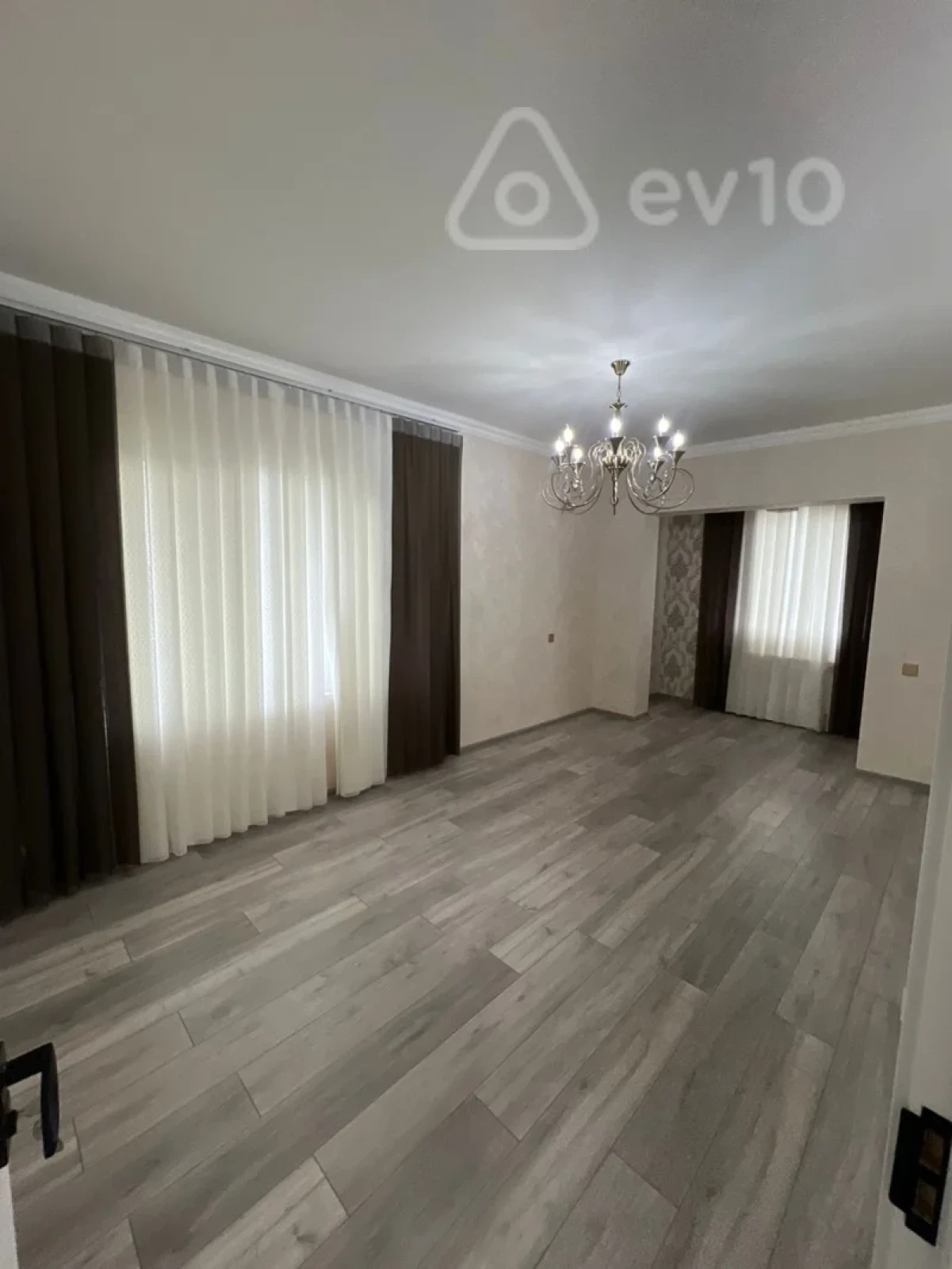 Satılır 2 otaqlı köhnə tikili 56 m²