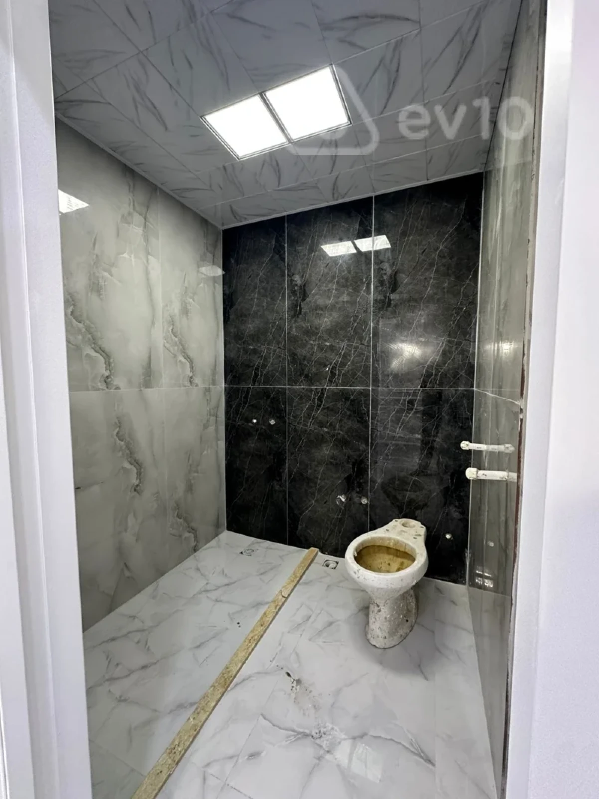 Satılır 3 otaqlı yeni tikili 90 m²