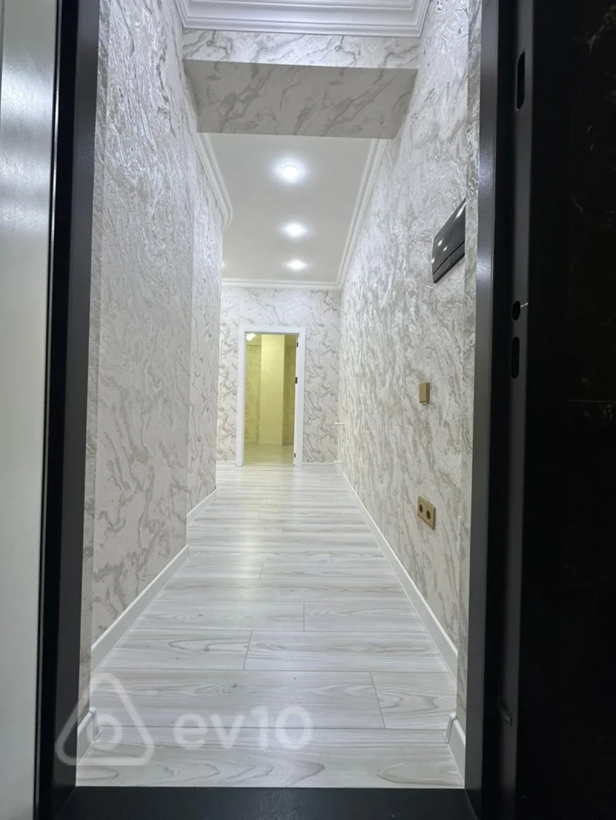 Satılır 3 otaqlı yeni tikili 90 m²