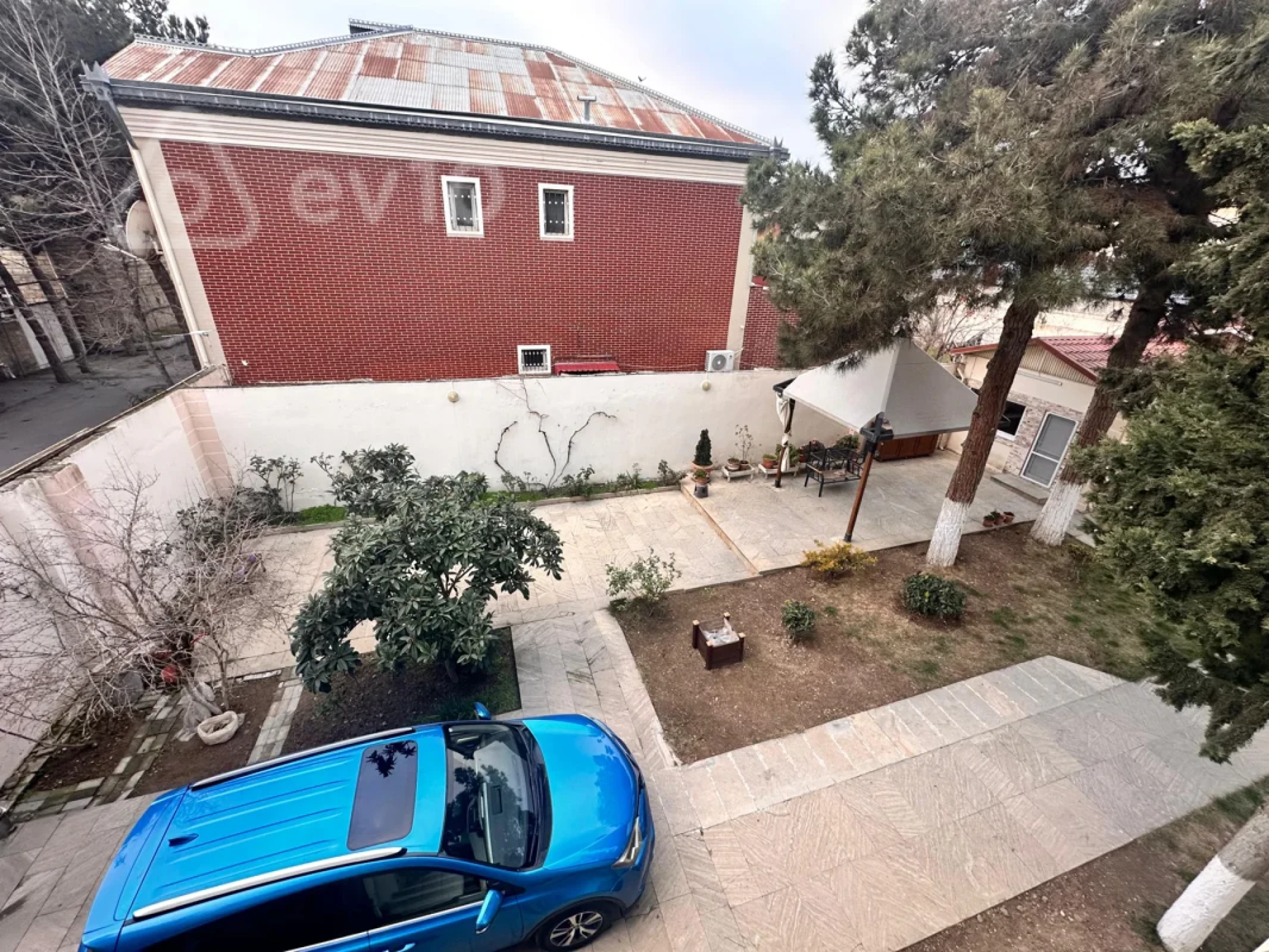 Satılır 5 otaqlı həyət evi 240 m²