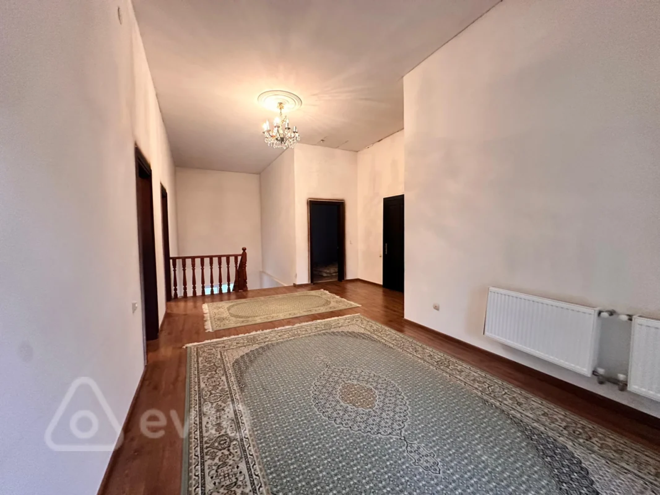 Satılır 5 otaqlı həyət evi 240 m²