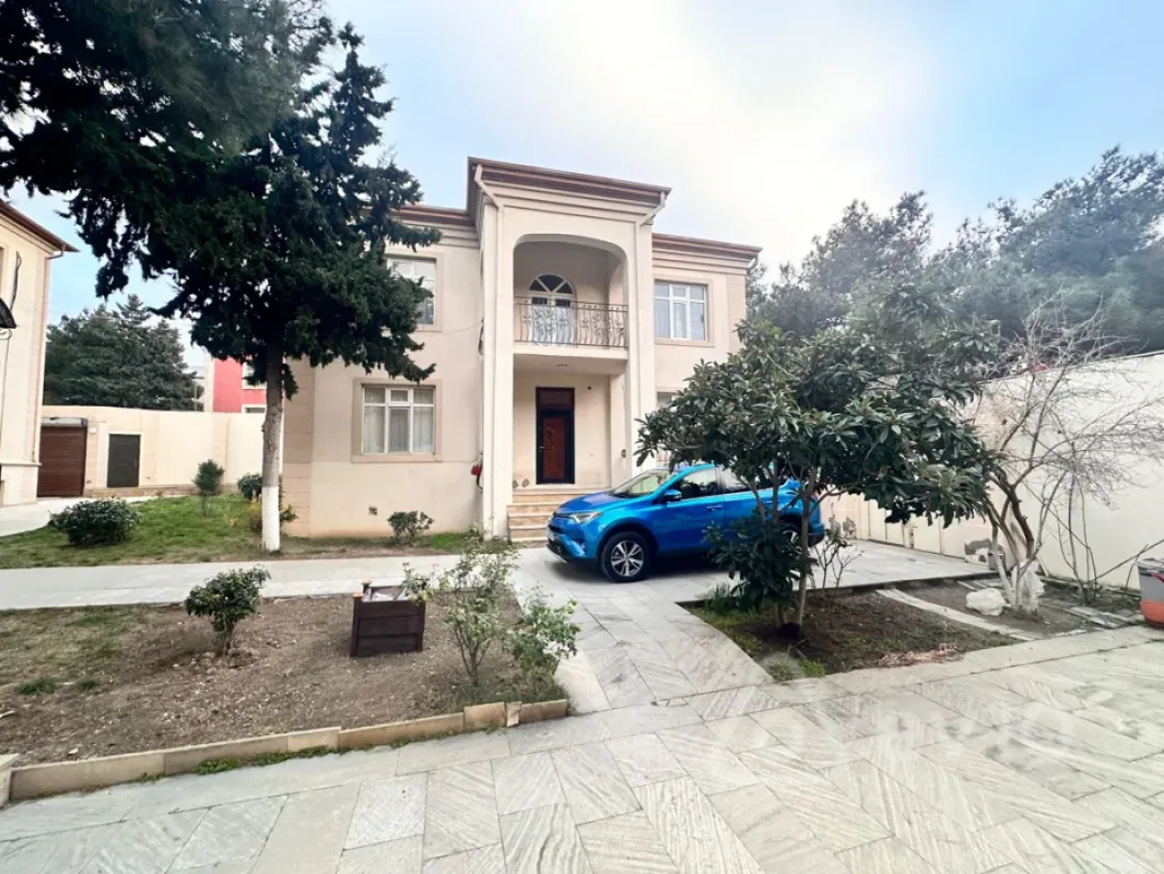 Satılır 5 otaqlı həyət evi 240 m²
