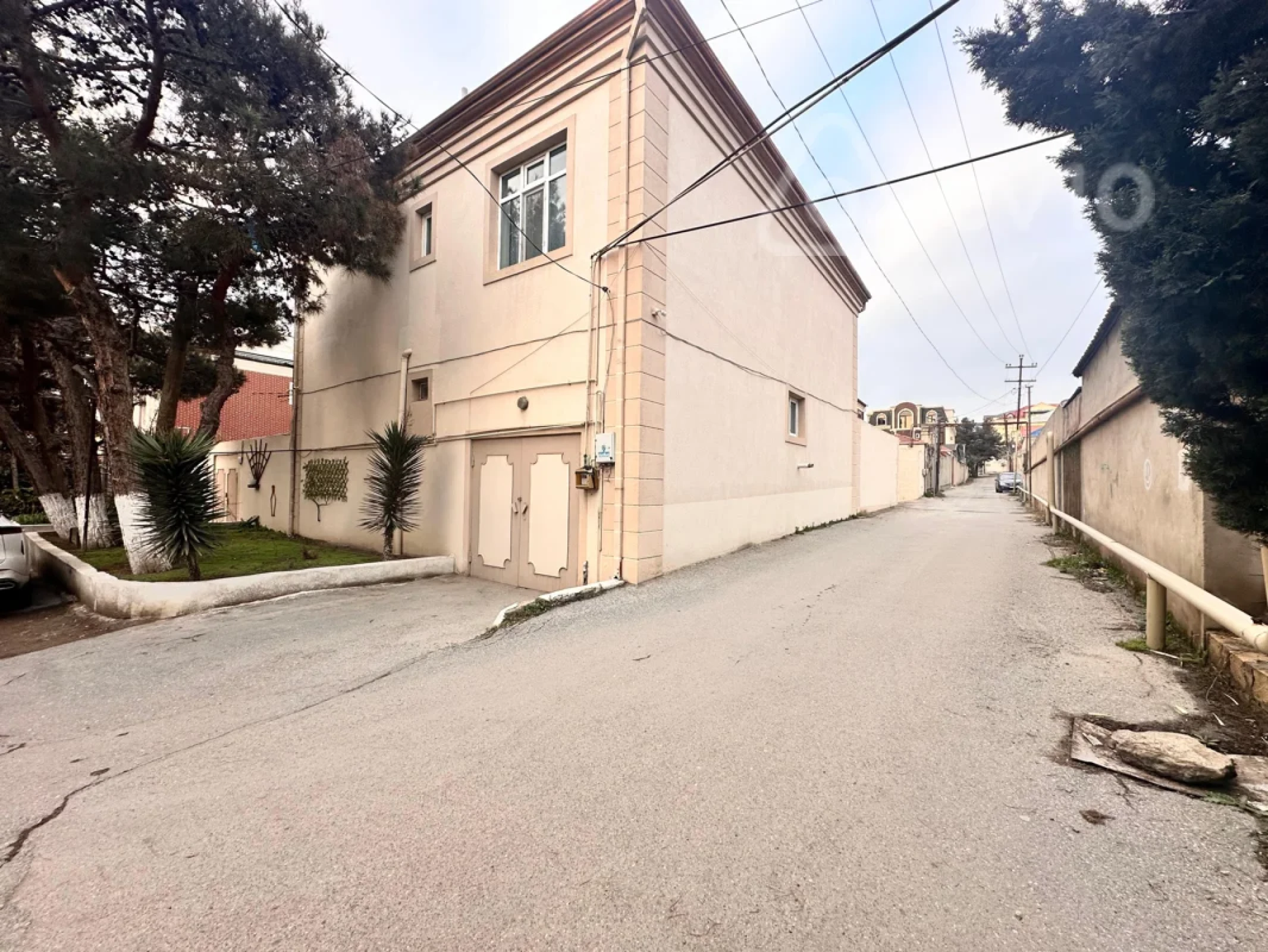 Satılır 5 otaqlı həyət evi 240 m²