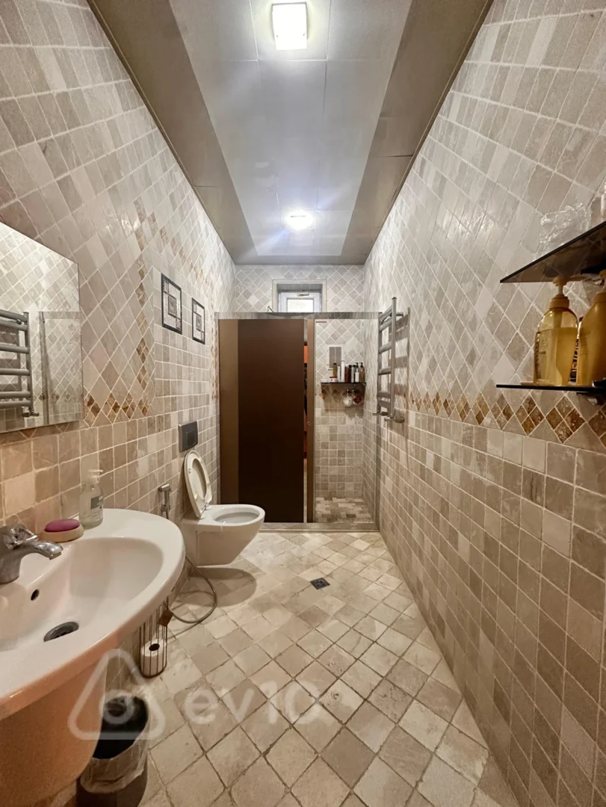 Satılır 5 otaqlı həyət evi 240 m²