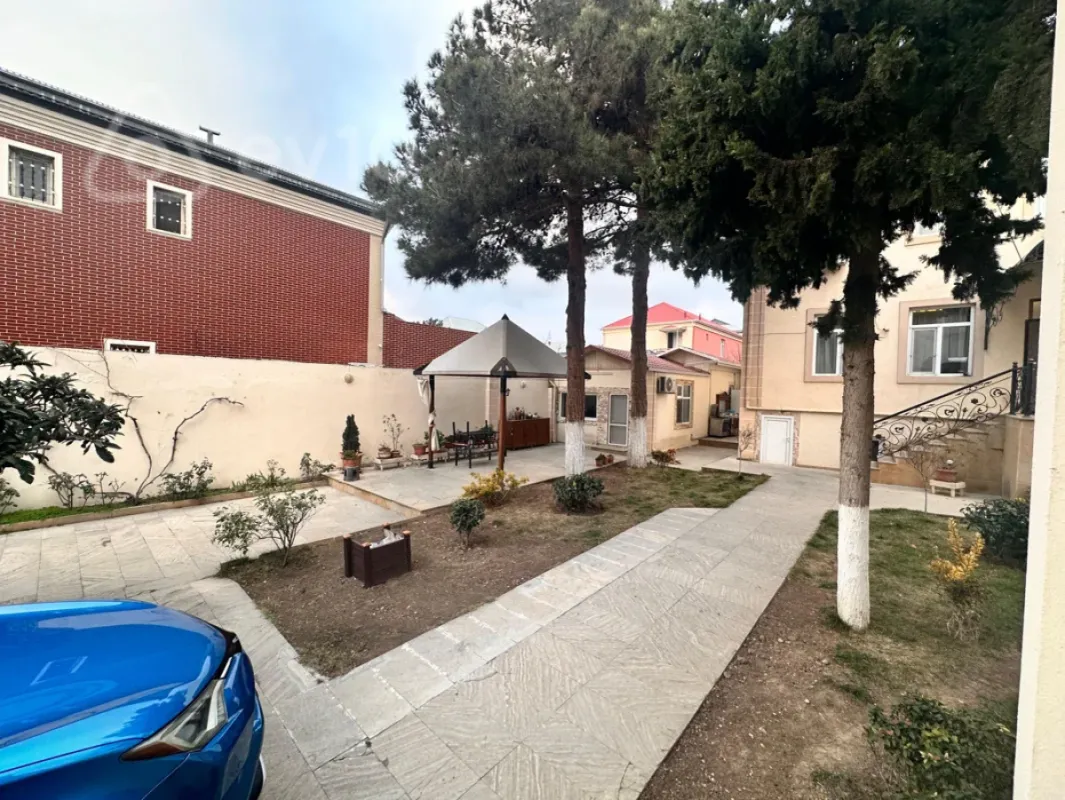 Satılır 5 otaqlı həyət evi 240 m²