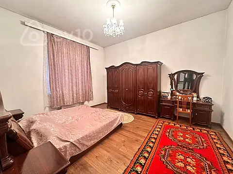 Satılır 5 otaqlı həyət evi 240 m²
