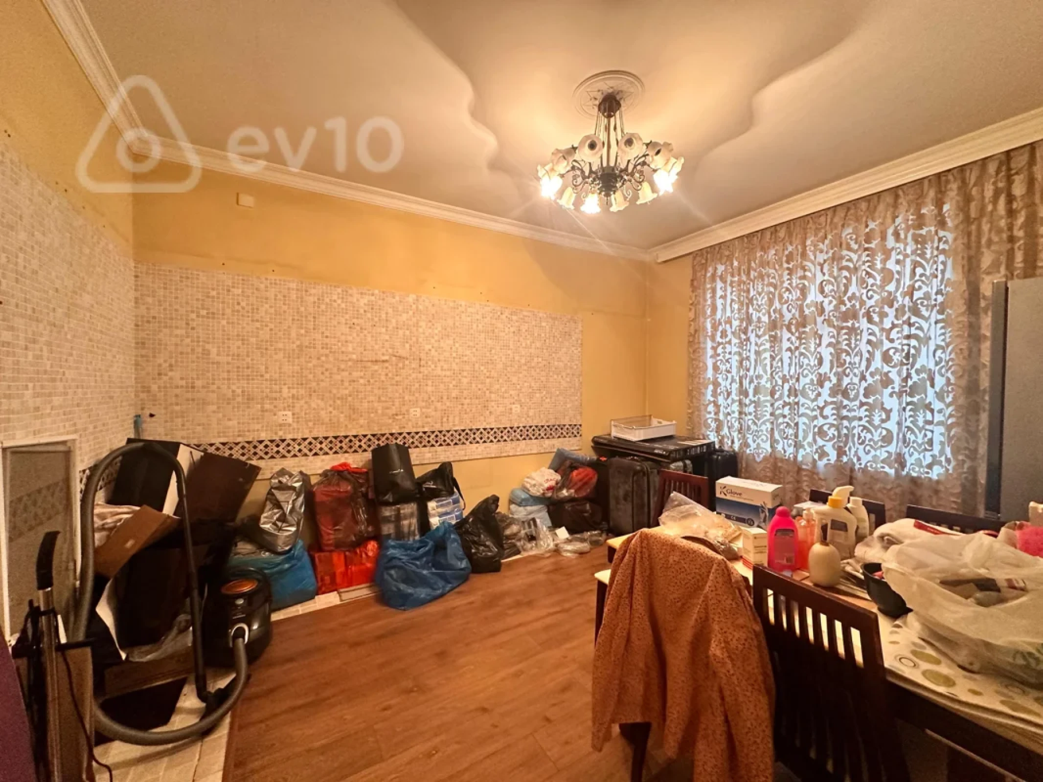 Satılır 5 otaqlı həyət evi 240 m²